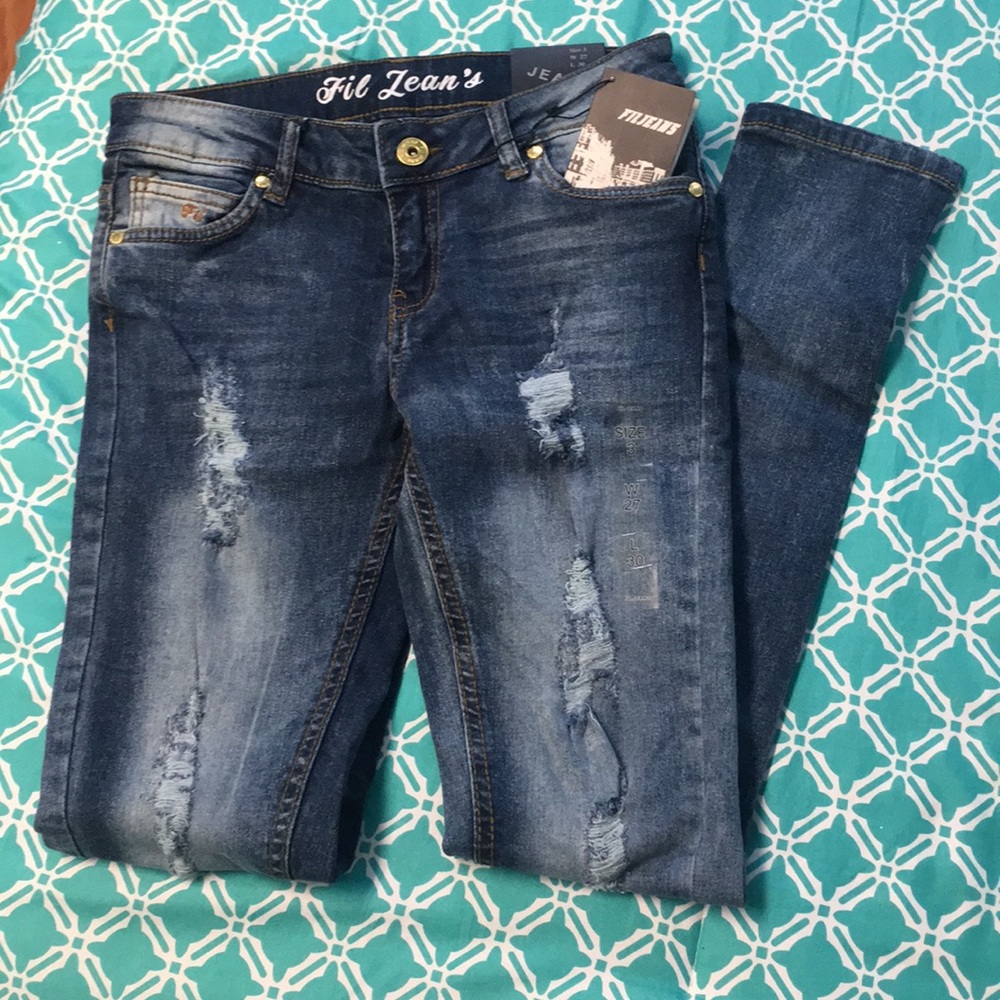 Size 3 distressed skinny jeans